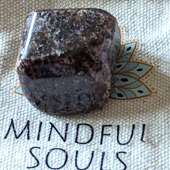 ❤️ GARNET Tumbled Stone gemstone - Picture 4 of 5